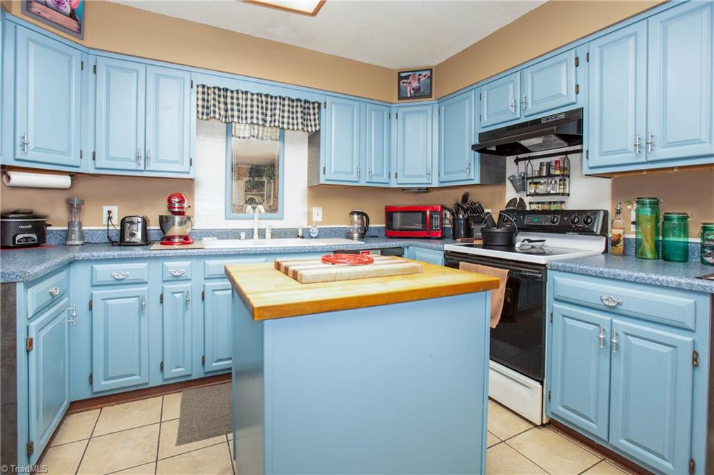 402 Roberts Farm Road Reidsville, NC 27320 - Photo 5 of 47