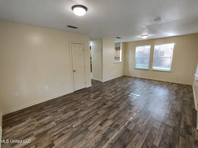 $1,400 | 3115 Louise Street, Pascagoula, MS 39581