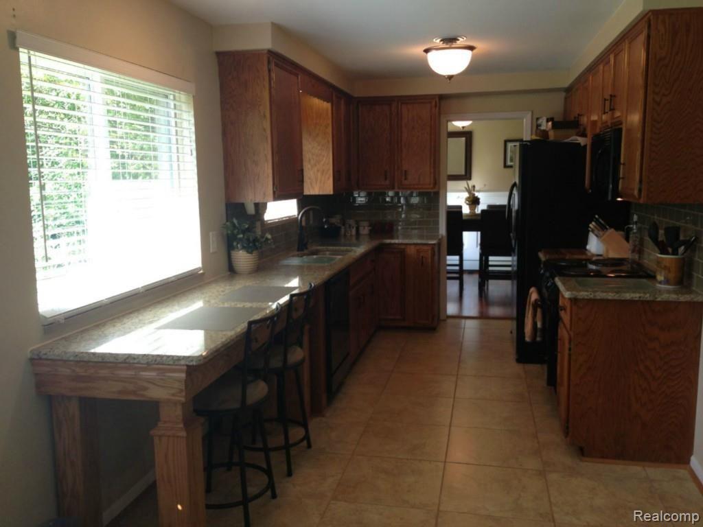 1132 Portsmouth Road Rochester, MI 48309 - Photo 17 of 24 17.jpg