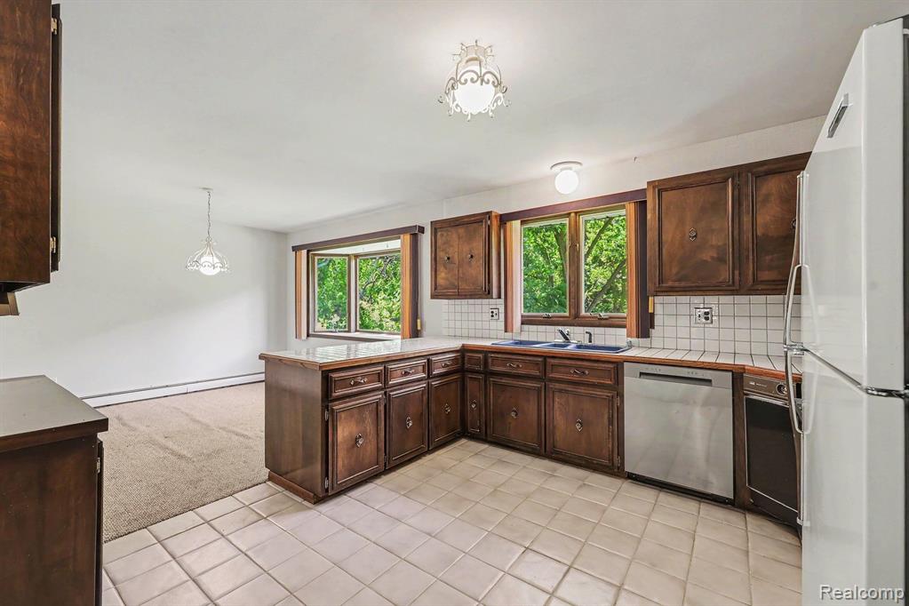 1457 West Avon Road Rochester Hills, MI 48309 - Photo 5 of 42
