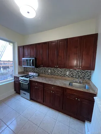 $2,400 | 50 Main Street, Unit 3R, Yonkers, NY 10701