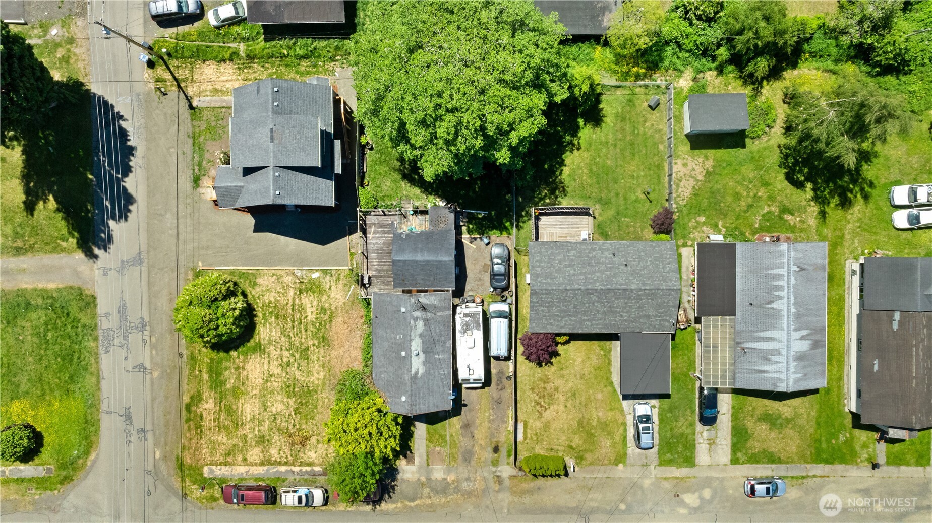 1105 West Perry Street Aberdeen, WA 98520 - Photo 17 of 20 an aerial view of residential houses with outdoor space