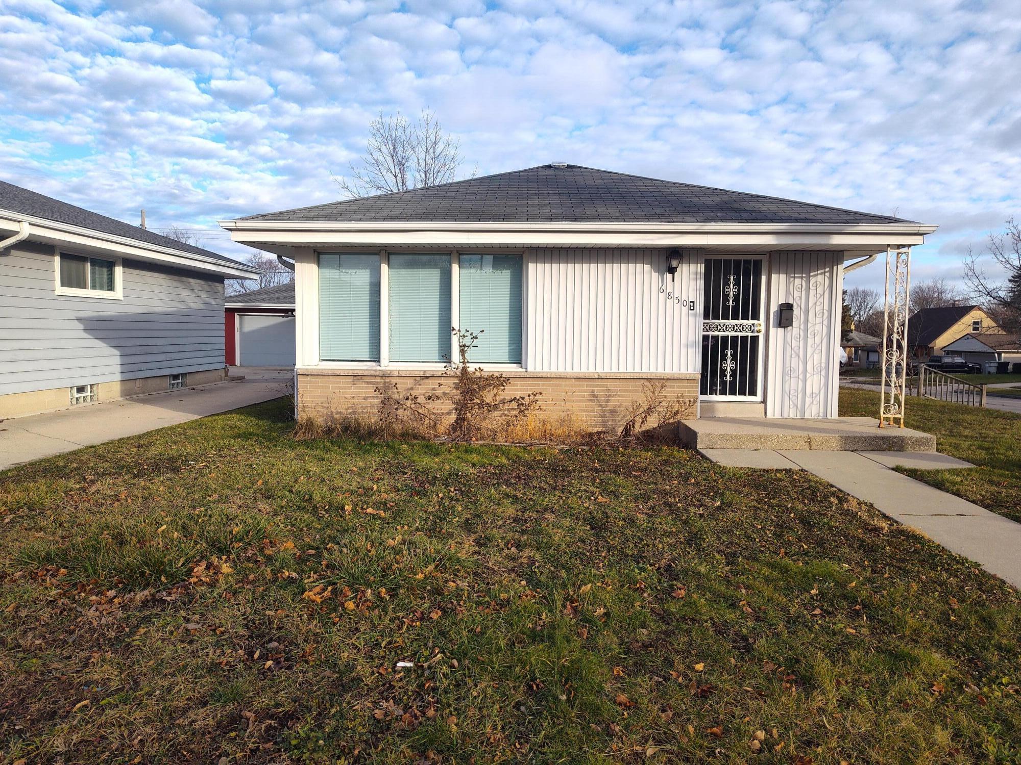 6850 North 40th Pl  