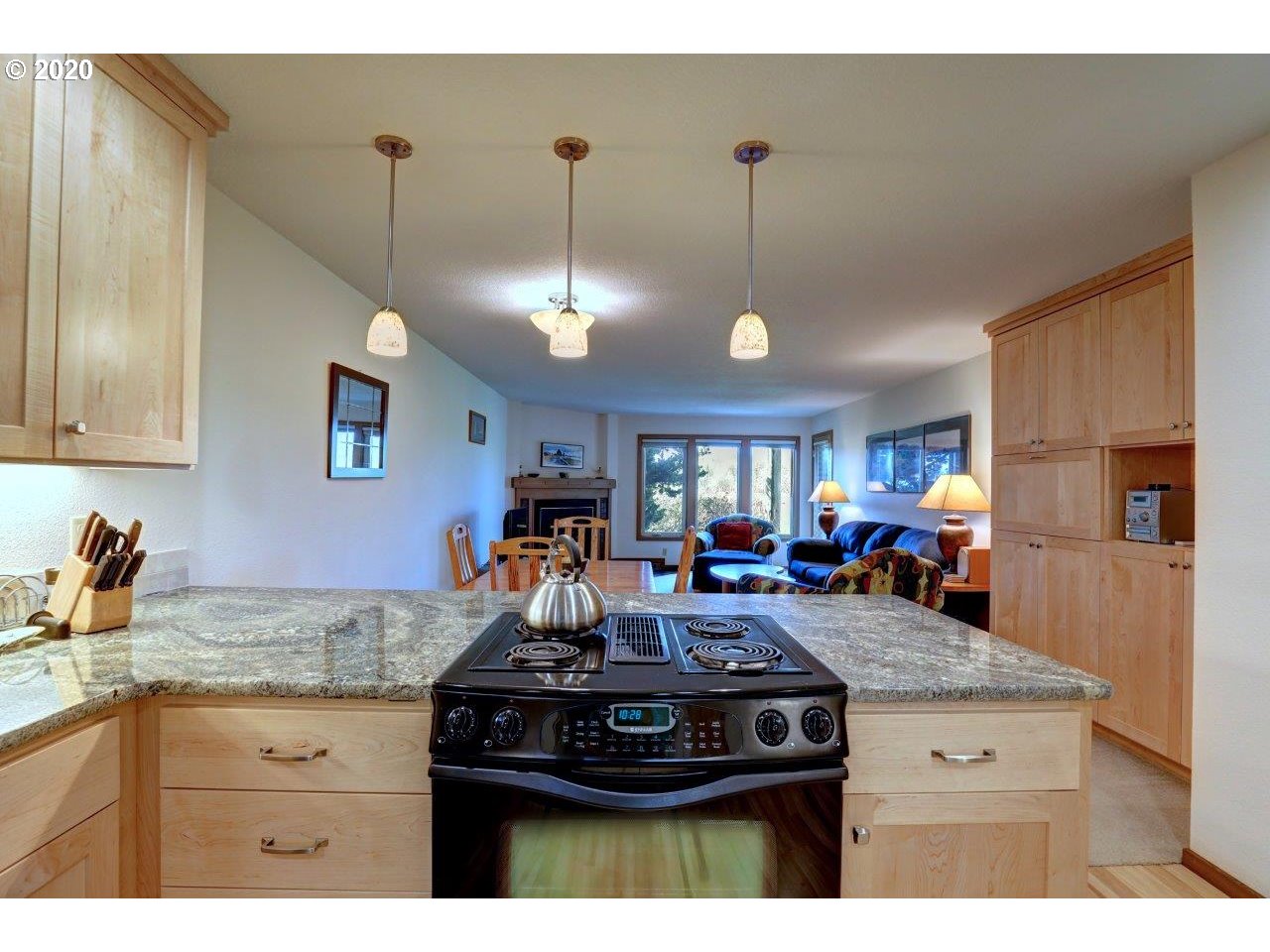 555 Breakers Point, Unit 555 Cannon Beach, OR 97110 - Photo 3 of 32