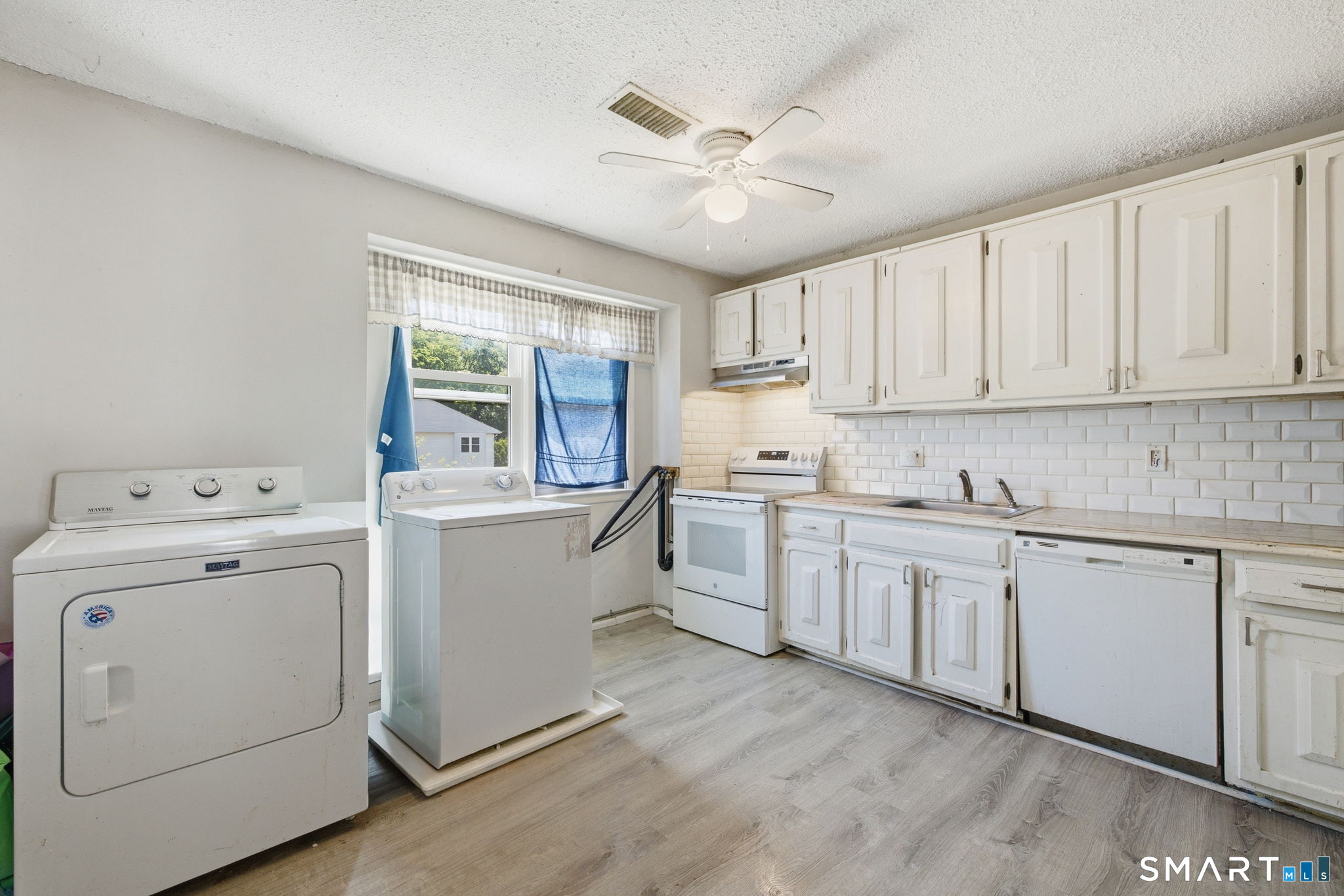 12 Georgetown Drive, Unit D Enfield, CT 06082 - Photo 2 of 23