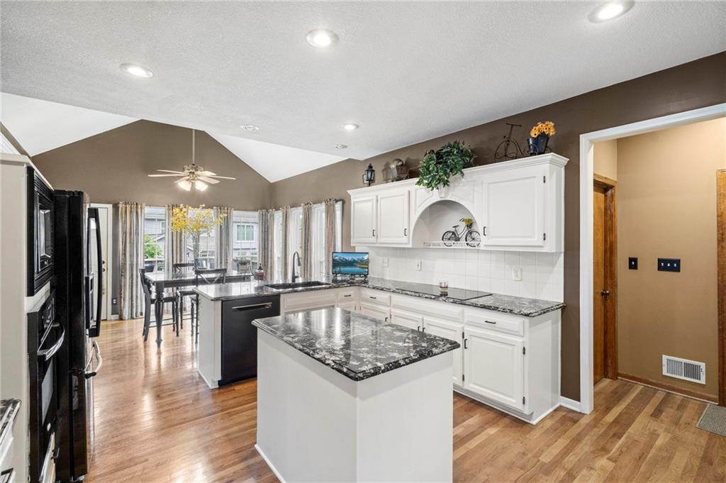 12811 Reeder Street Overland Park, KS 66213 - Photo 8 of 53