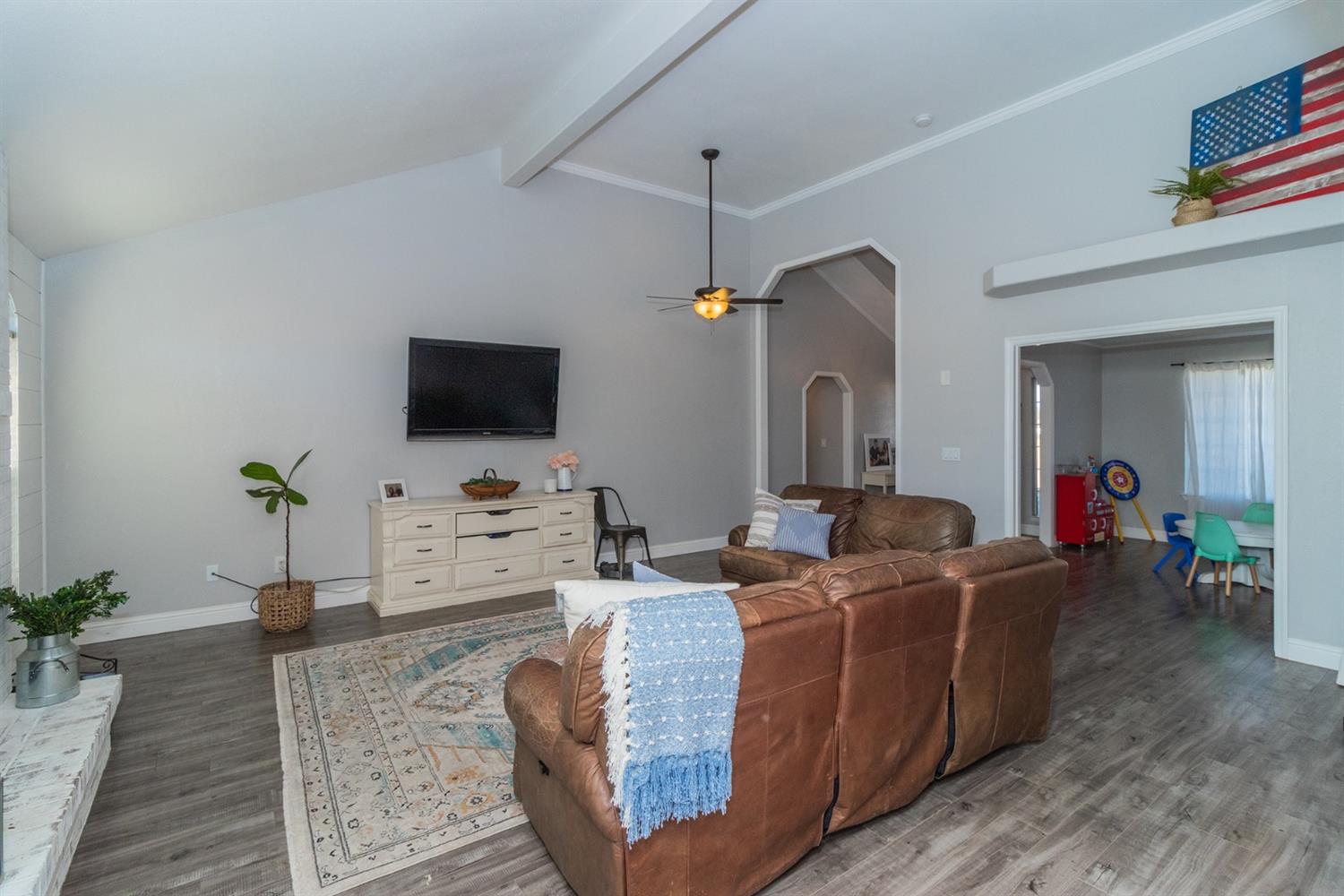 17102 La Canada Road Madera, CA 93636 - Photo 3 of 28 Gallery Image 3