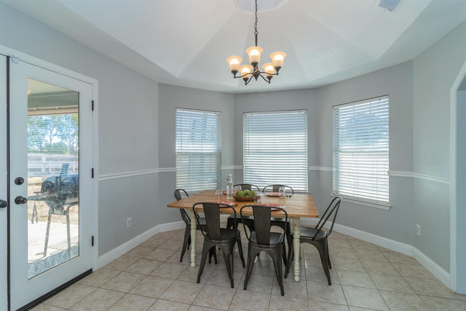 17102 La Canada Road Madera, CA 93636 - Photo 6 of 28 Gallery Image 6