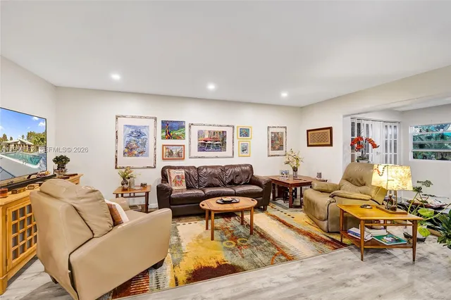 $388,800 | 3302 Farragut Street, Unit 5C, Hollywood, FL 33021