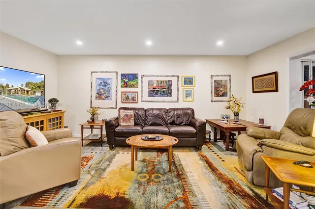 $388,800 | 3302 Farragut Street, Unit 5C, Hollywood, FL 33021