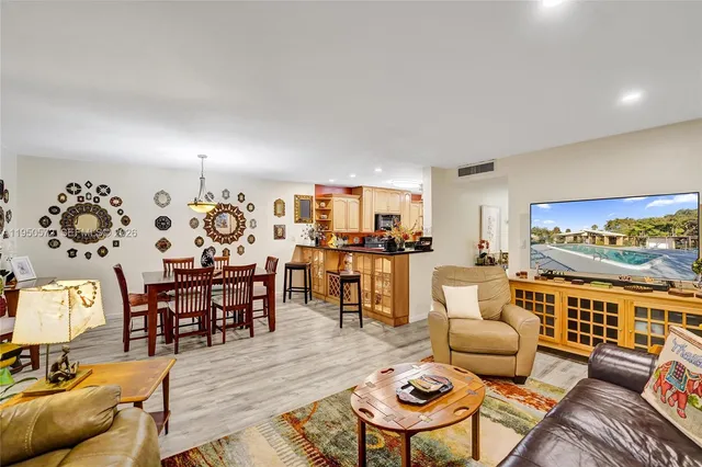 $388,800 | 3302 Farragut Street, Unit 5C, Hollywood, FL 33021