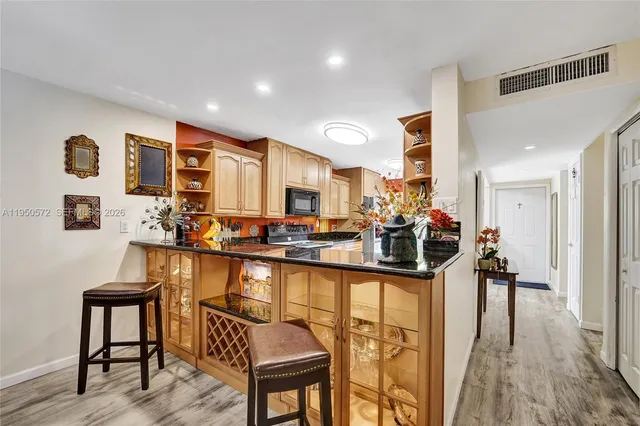 $388,800 | 3302 Farragut Street, Unit 5C, Hollywood, FL 33021