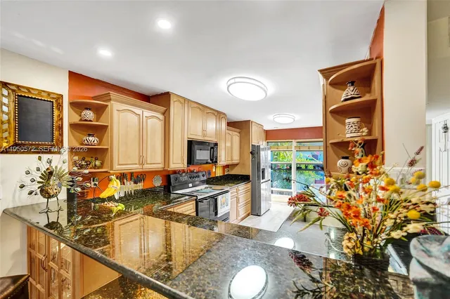 $388,800 | 3302 Farragut Street, Unit 5C, Hollywood, FL 33021