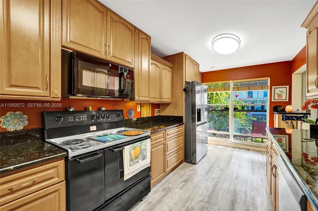 $388,800 | 3302 Farragut Street, Unit 5C, Hollywood, FL 33021