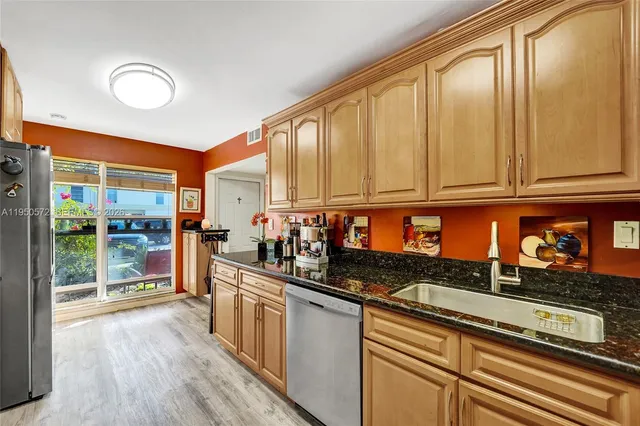 $388,800 | 3302 Farragut Street, Unit 5C, Hollywood, FL 33021