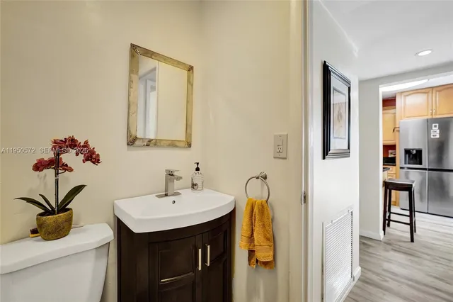 $388,800 | 3302 Farragut Street, Unit 5C, Hollywood, FL 33021