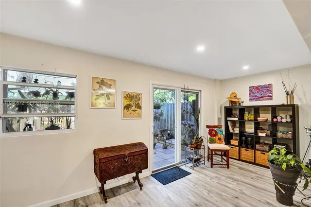 $388,800 | 3302 Farragut Street, Unit 5C, Hollywood, FL 33021