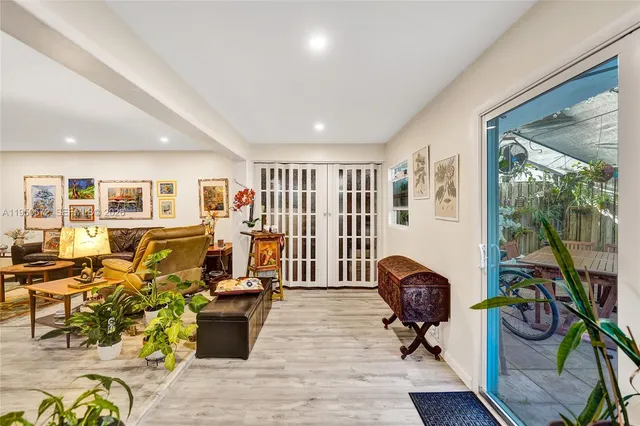 $388,800 | 3302 Farragut Street, Unit 5C, Hollywood, FL 33021