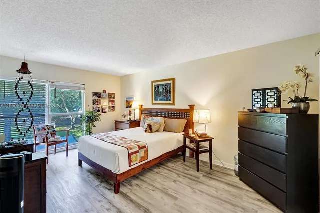 $388,800 | 3302 Farragut Street, Unit 5C, Hollywood, FL 33021