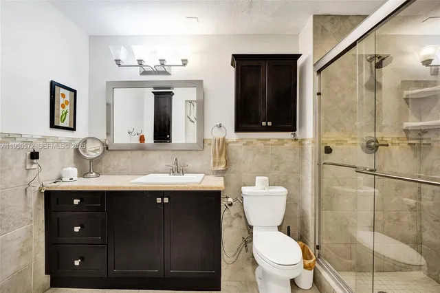 $388,800 | 3302 Farragut Street, Unit 5C, Hollywood, FL 33021