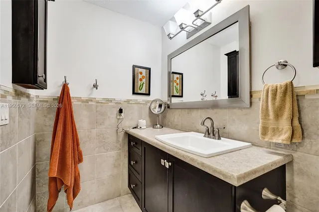 $388,800 | 3302 Farragut Street, Unit 5C, Hollywood, FL 33021