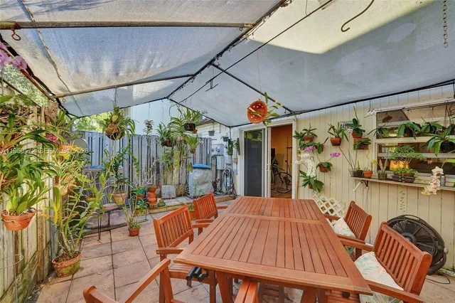 $388,800 | 3302 Farragut Street, Unit 5C, Hollywood, FL 33021