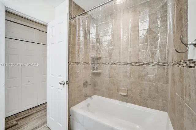 $388,800 | 3302 Farragut Street, Unit 5C, Hollywood, FL 33021