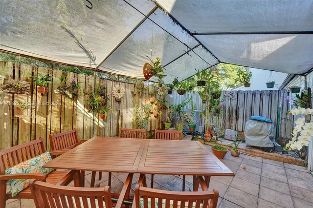 $388,800 | 3302 Farragut Street, Unit 5C, Hollywood, FL 33021