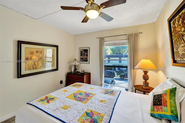 $388,800 | 3302 Farragut Street, Unit 5C, Hollywood, FL 33021