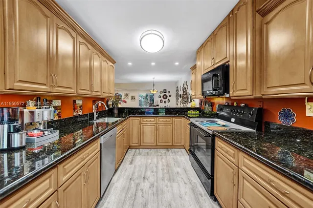 $388,800 | 3302 Farragut Street, Unit 5C, Hollywood, FL 33021