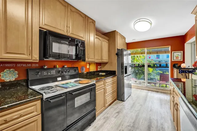 $388,800 | 3302 Farragut Street, Unit 5C, Hollywood, FL 33021