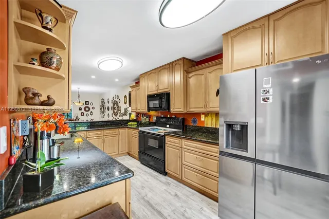 $388,800 | 3302 Farragut Street, Unit 5C, Hollywood, FL 33021