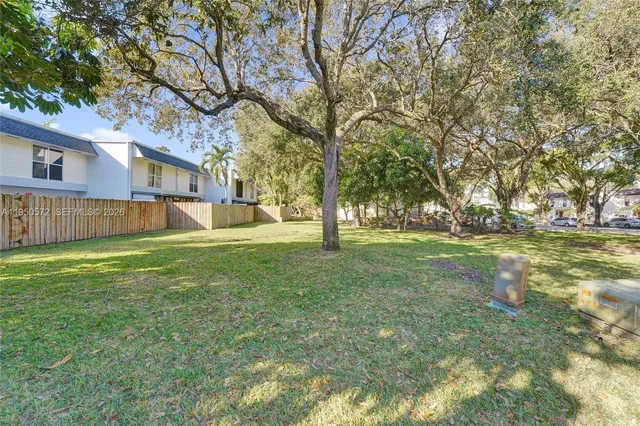 $388,800 | 3302 Farragut Street, Unit 5C, Hollywood, FL 33021