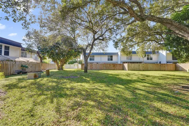 $388,800 | 3302 Farragut Street, Unit 5C, Hollywood, FL 33021