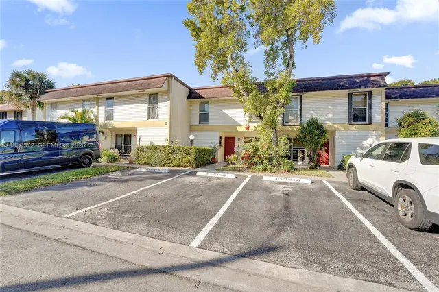 $388,800 | 3302 Farragut Street, Unit 5C, Hollywood, FL 33021