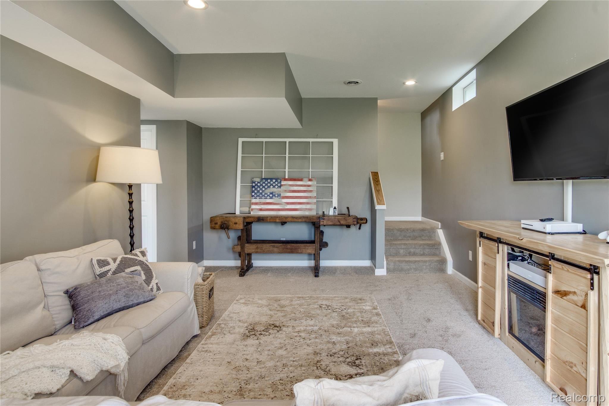 9133 Faussett Road Fenton, MI 48430 - Photo 28 of 39 Interiors (39 of 43).jpg