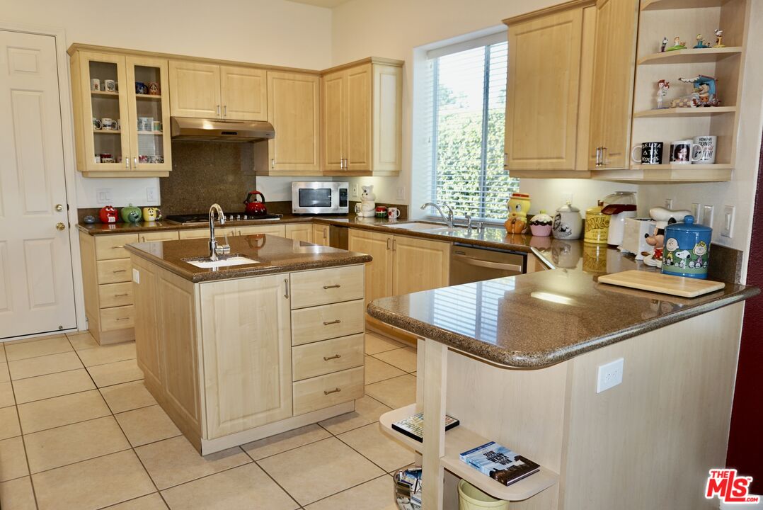 6 Thatcher Court Rancho Mirage, CA 92270 - Photo 10 of 23