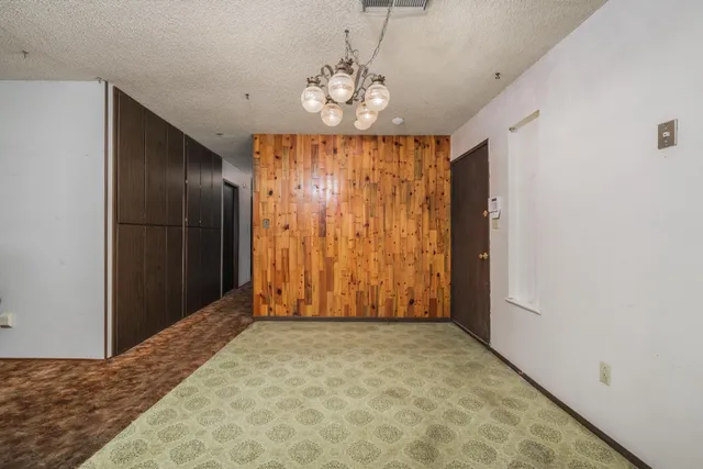 a view of entryway with window