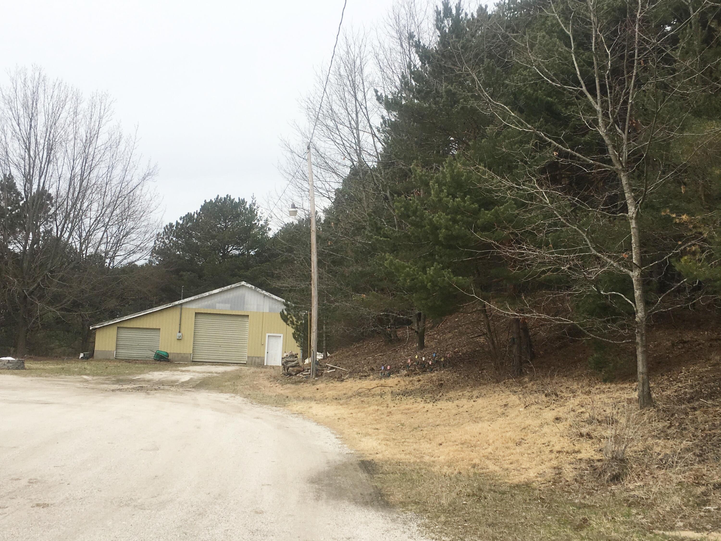 9188 Erdman Road Onekama, MI 49675 - Photo 2 of 33 Pole barn