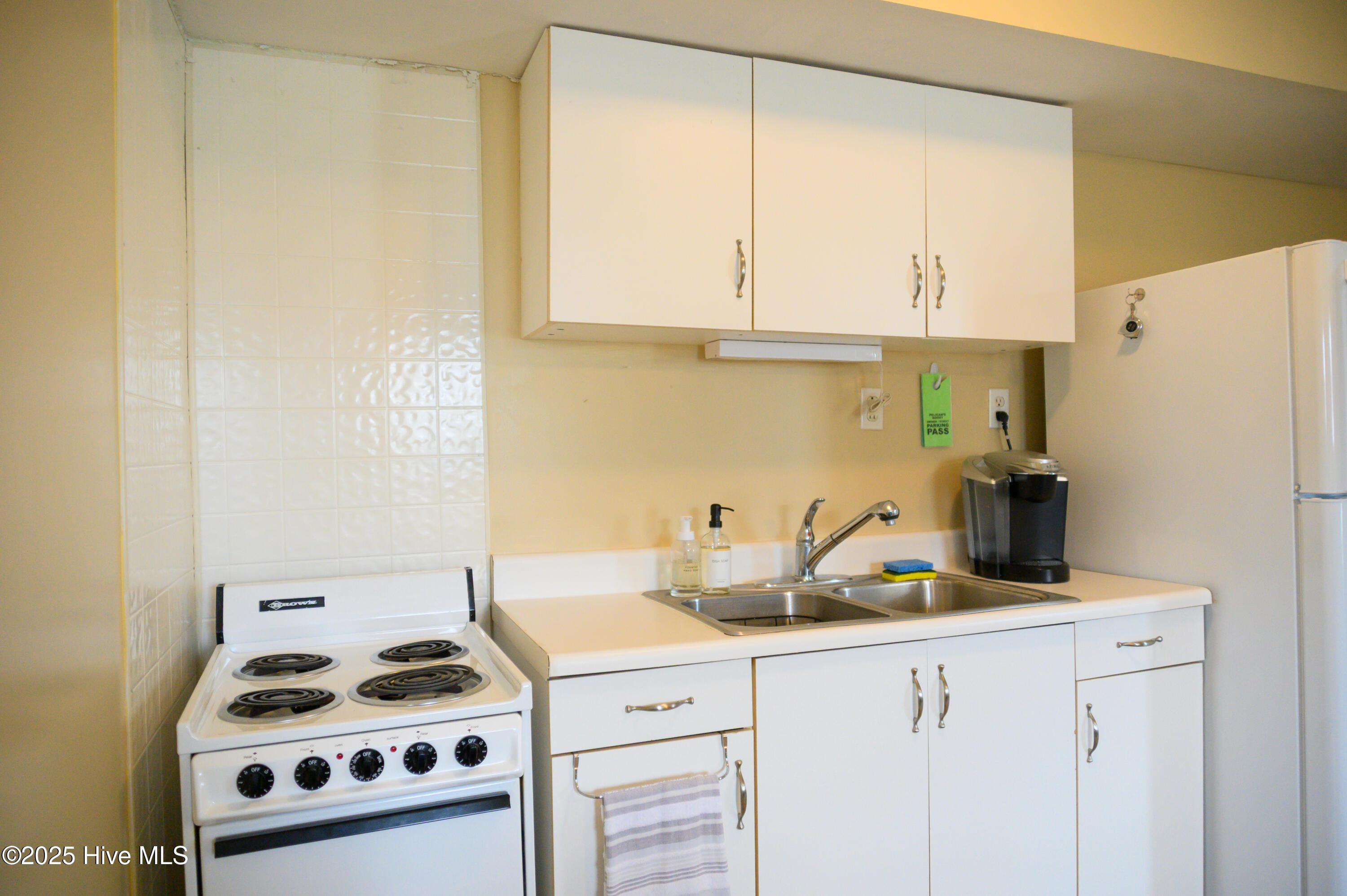 201 Henderson Boulevard, Unit 1 Atlantic Beach, NC 28512 - Photo 6 of 14 Full Kitchen