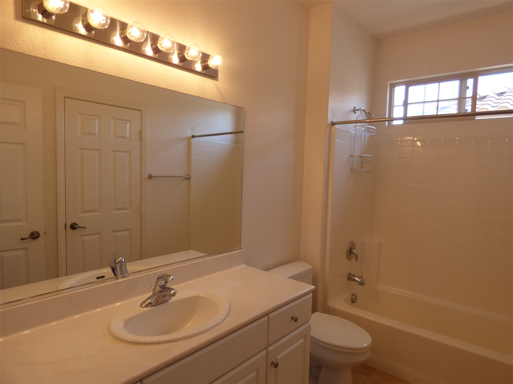 5511 Old Ranch Road, Unit 17 Oceanside, CA 92057 - Photo 13 of 25 Jack and Jill bathroom between both secondary bedrooms