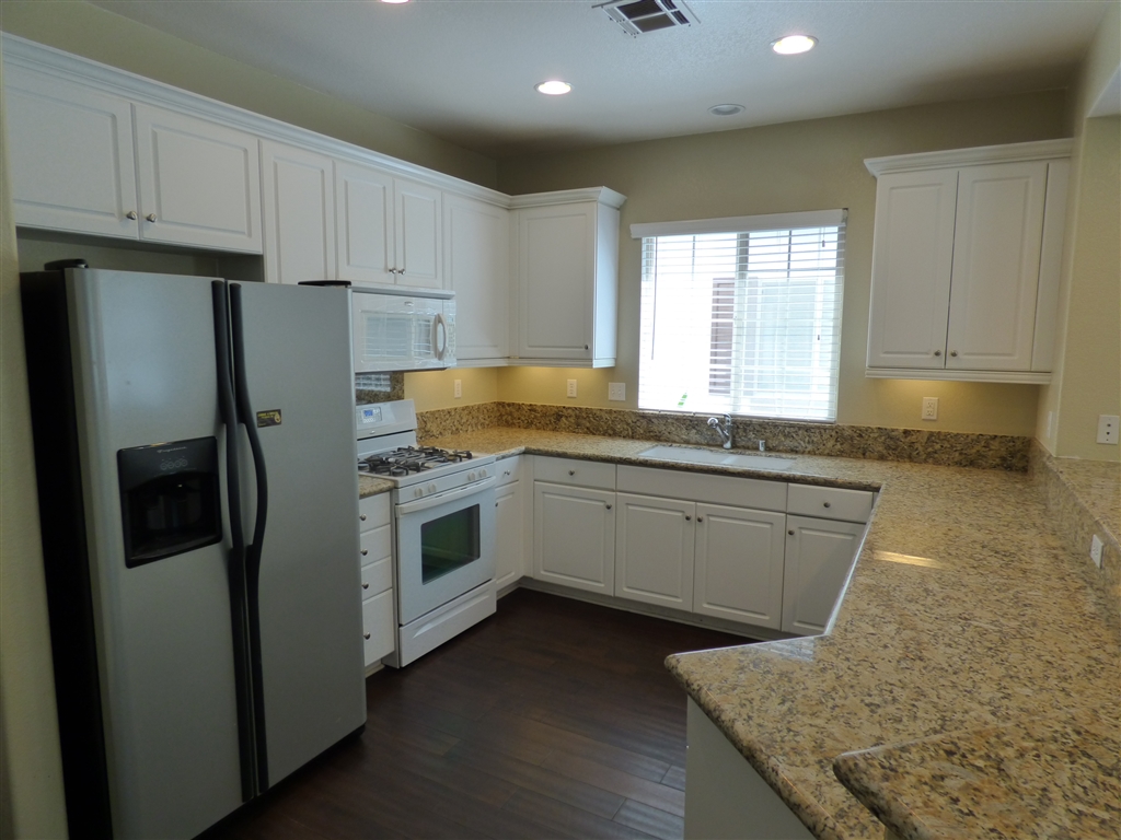 5511 Old Ranch Road, Unit 17 Oceanside, CA 92057 - Photo 3 of 25 Lots of counter space