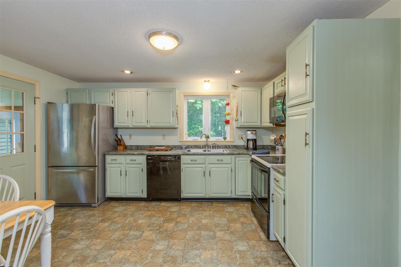 54 Haynes Road Deerfield, NH 03037 - Photo 4 of 39