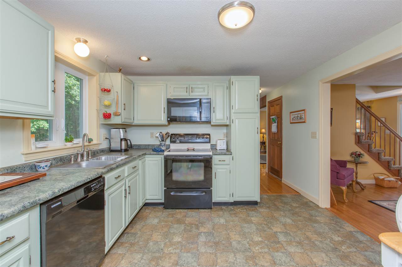 54 Haynes Road Deerfield, NH 03037 - Photo 5 of 39