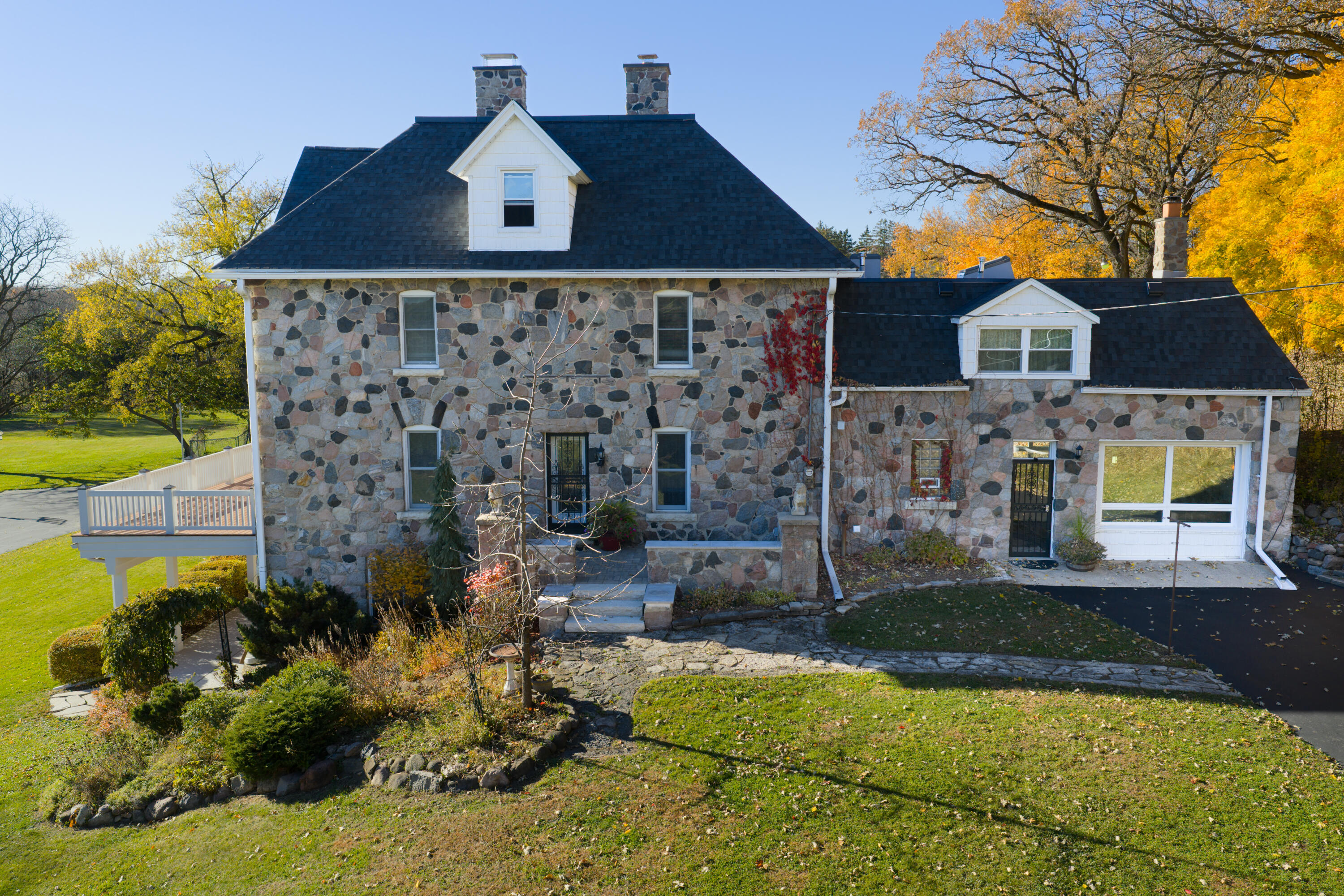 18 Highway 18 Delafield, WI 53018 - Photo 8 of 111 Main Home Pic 7