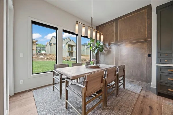 $1,125,365 | 17524 Carter Street, Overland Park, KS 66013