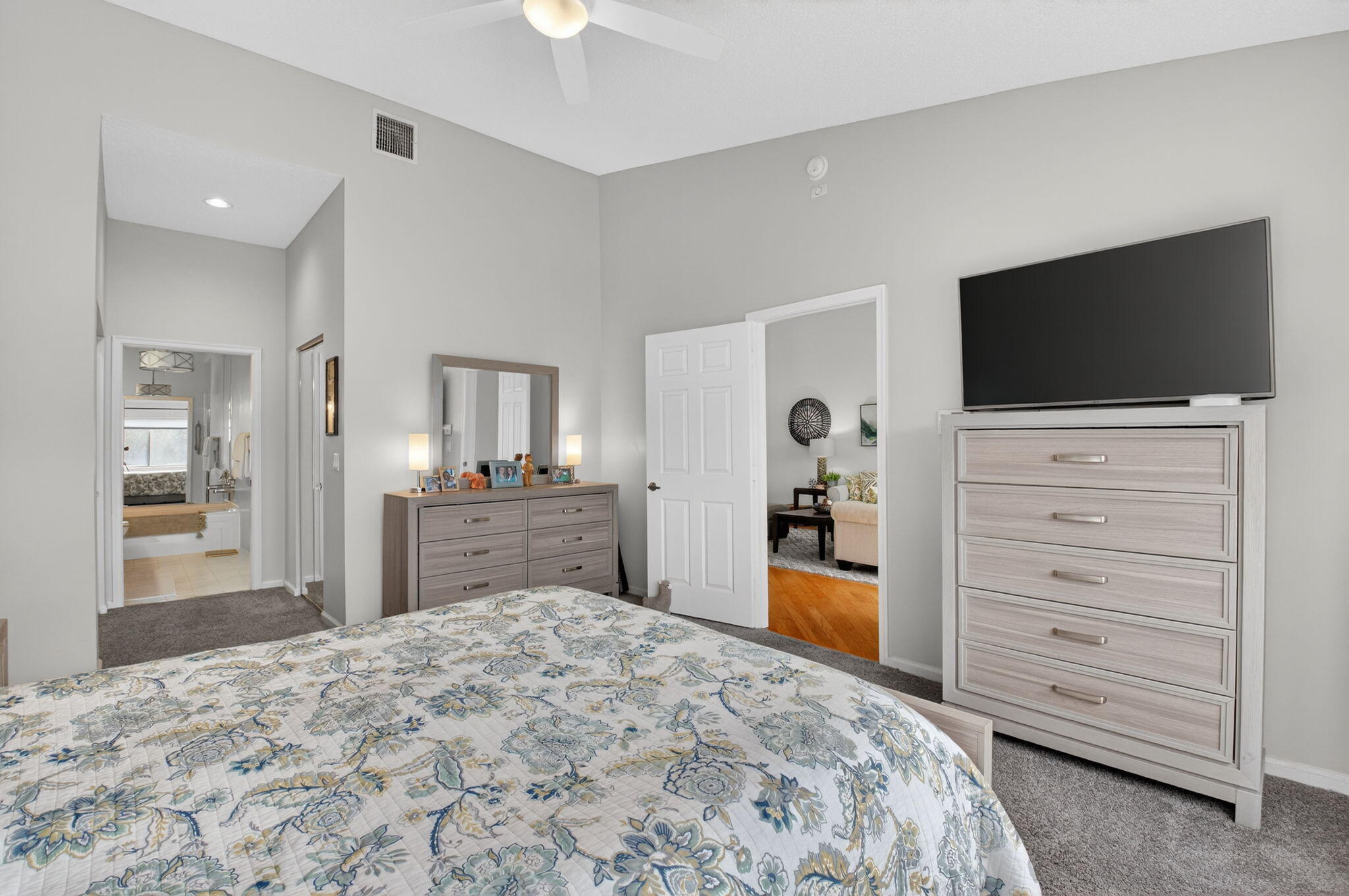 8470 Vía Serena Boca Raton, FL 33433 - Photo 21 of 66 25-web-or-mls-DSC_8303