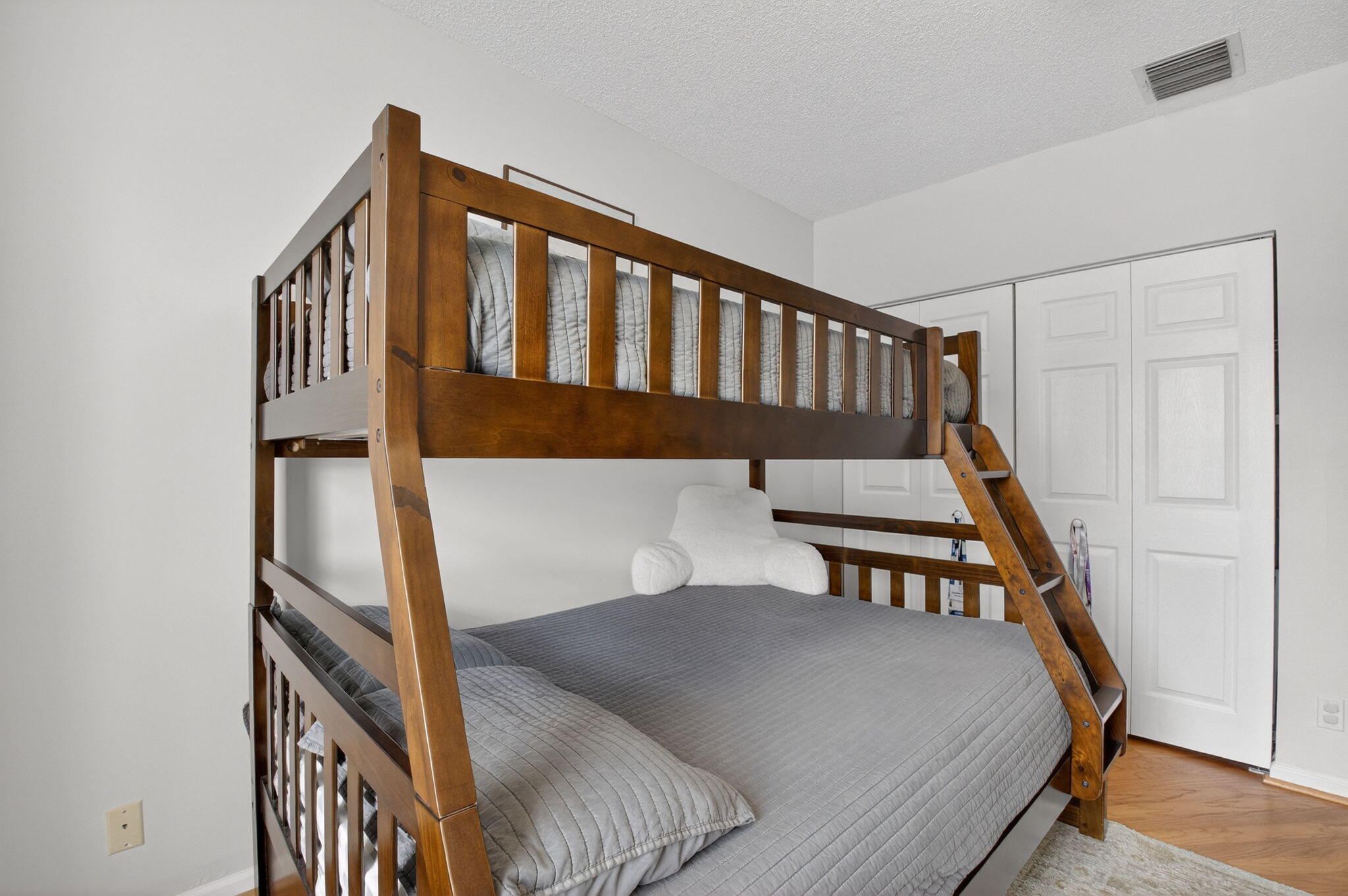 8470 Vía Serena Boca Raton, FL 33433 - Photo 28 of 66 7-web-or-mls-DSC_8212