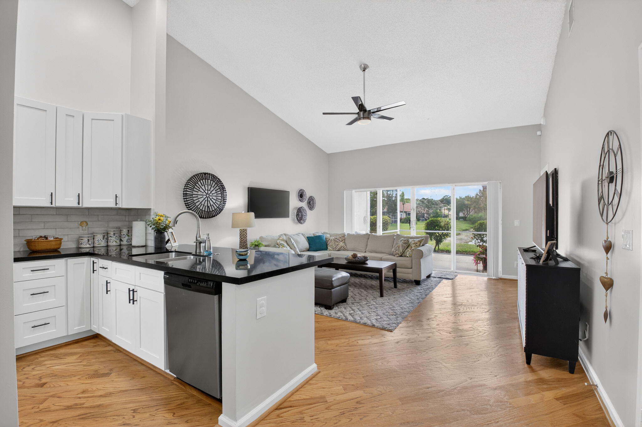 8470 Vía Serena Boca Raton, FL 33433 - Photo 6 of 66 11-web-or-mls-DSC_8232