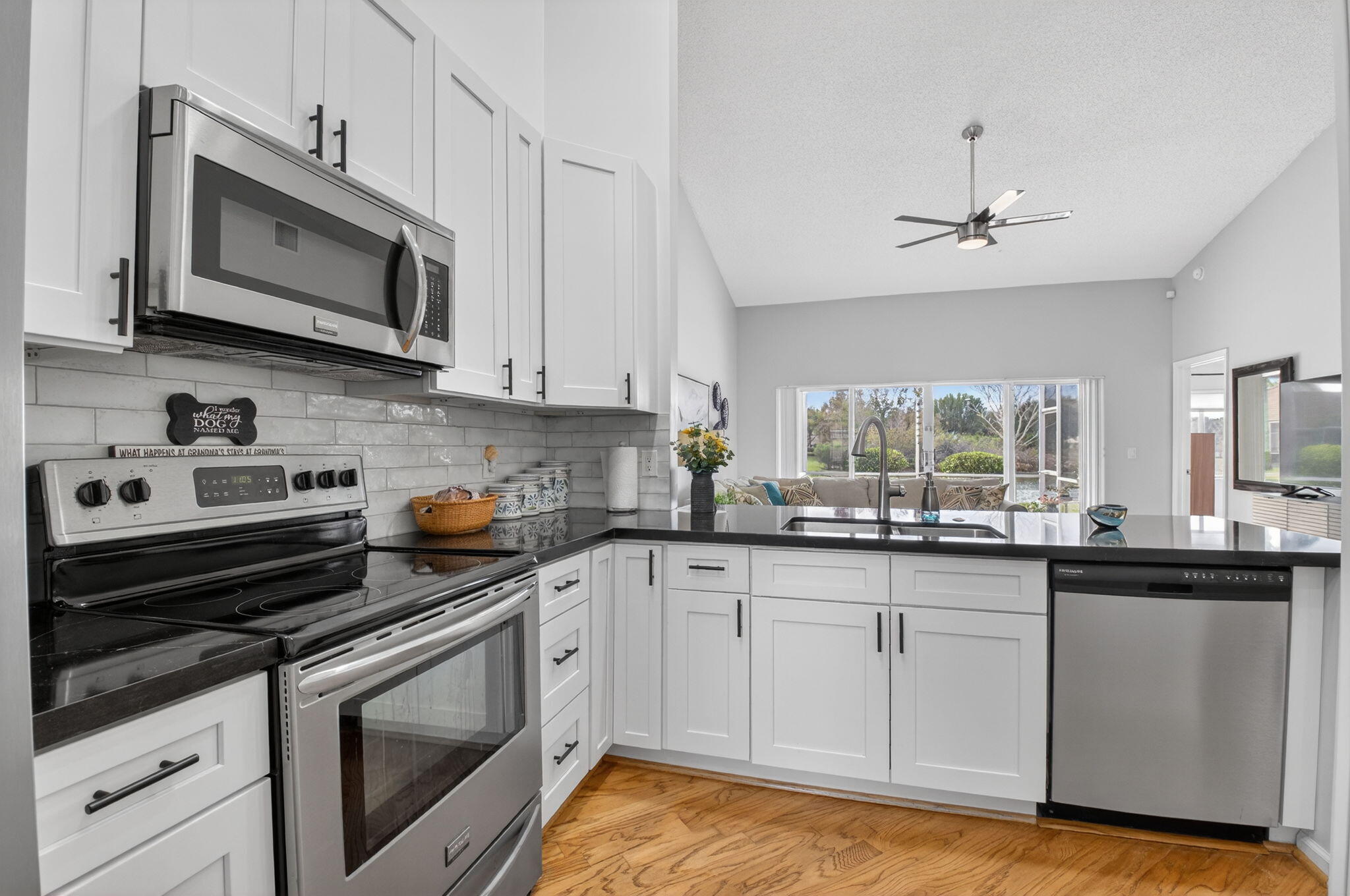 8470 Vía Serena Boca Raton, FL 33433 - Photo 8 of 66 18-web-or-mls-DSC_8268